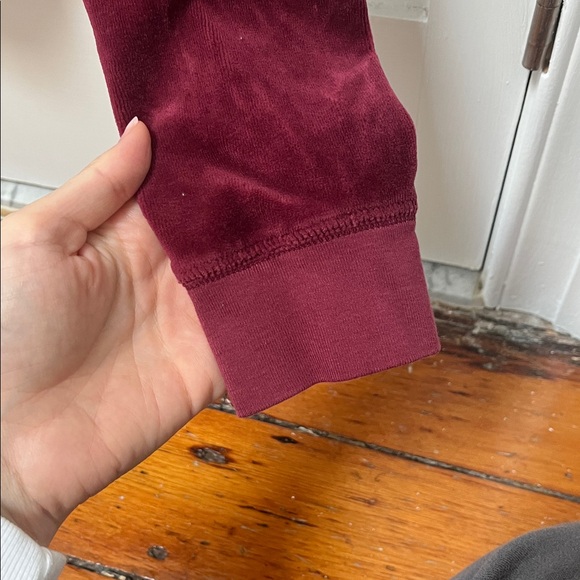 Juicy Couture Maroon Velvet Hoodie Y2K - Picture 3 of 6